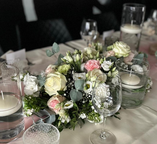 Bloemstukken trouwfeest Langemark-Poelkapelle, West-Vlaanderen